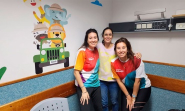 Donación de vinilos para el sector pediátrico del Hospital Municipal de Bahía Blanca